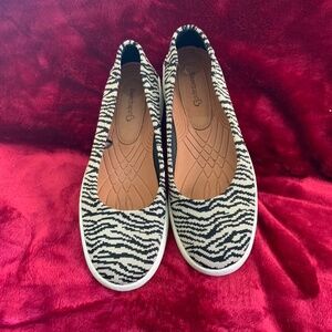 Baretraps NADRA - Slip On Sneaker Flat, Black, Tan Zebra Women’s SIZE 7